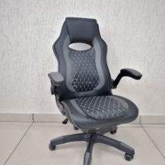 Кресло геймерское Barneo K-37 (черная кожа серые вставки) в Кунгуре - kungur.mebel24.online | фото